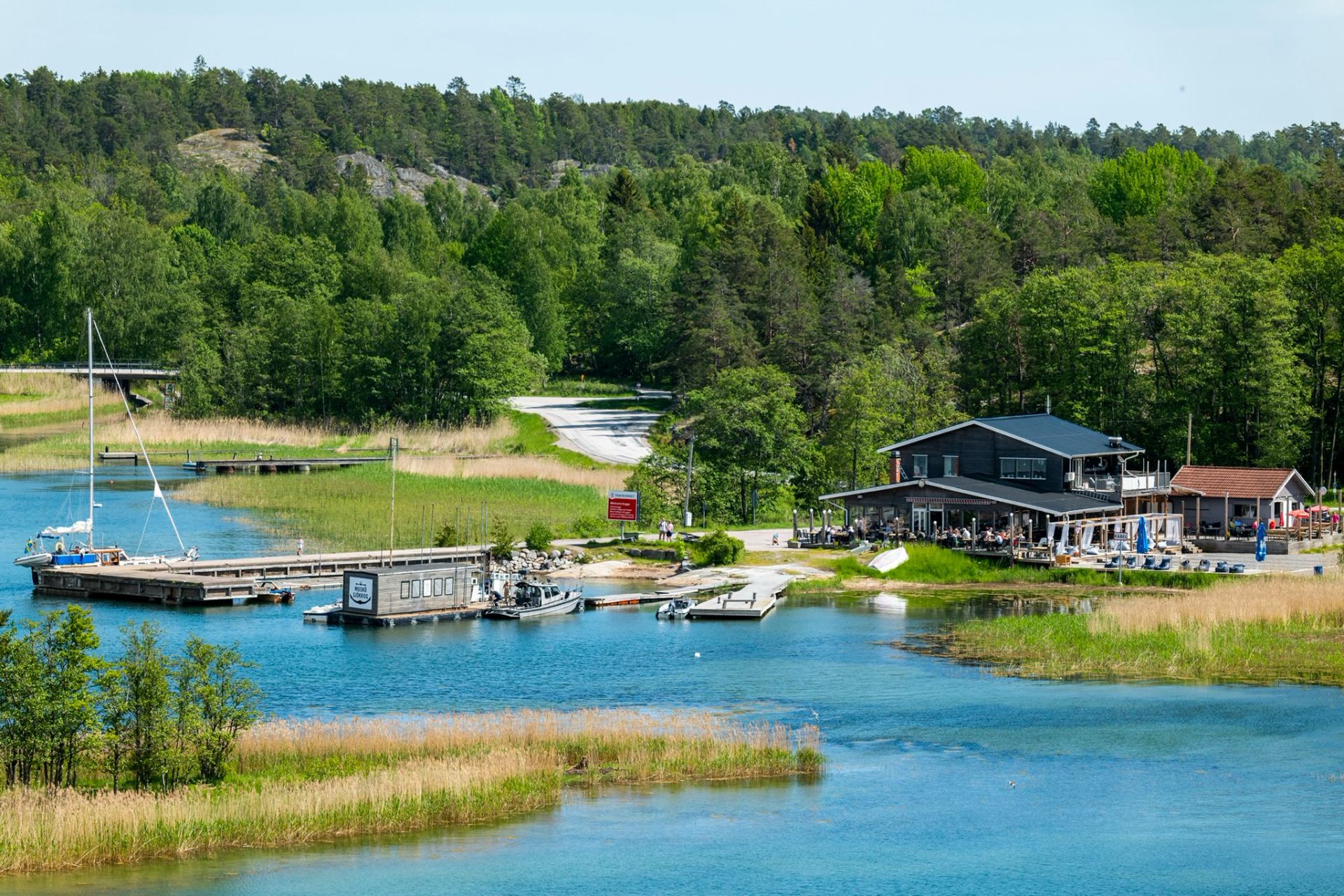 Flygbild över Muskö Sjökrog och skärgården