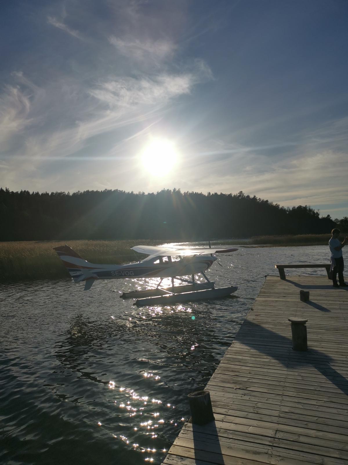 Sjöflygplan vid bryggan på Muskö